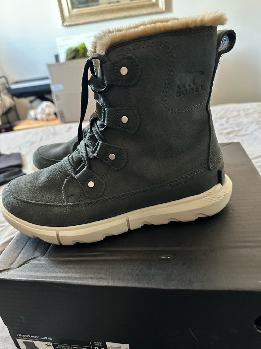 Women’s Sorel Explorer Next Joan waterproof boots sz 7.5